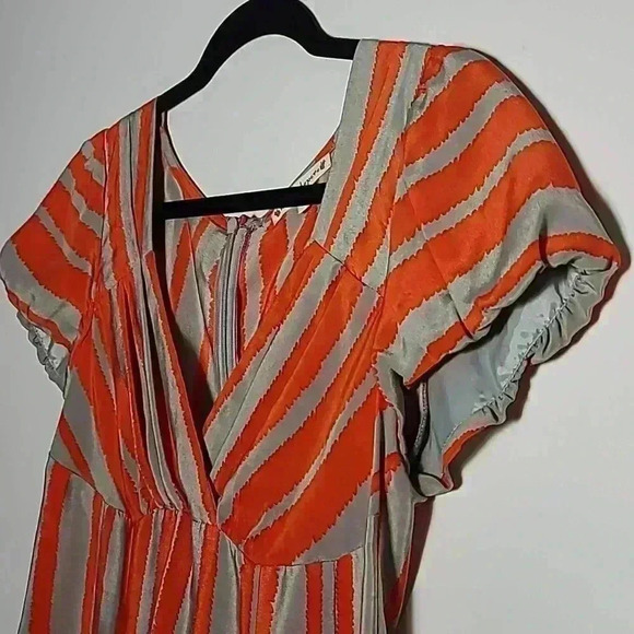 Nanette Lepore Grey/Orange Striped 100% Silk Short Sleeve Top Size 8 - Picture 12 of 12